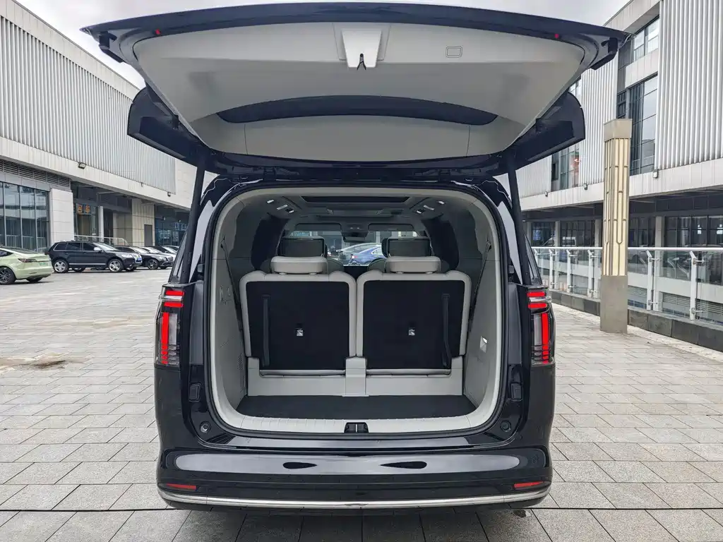 Volvo EM90 — миниатюра 13
