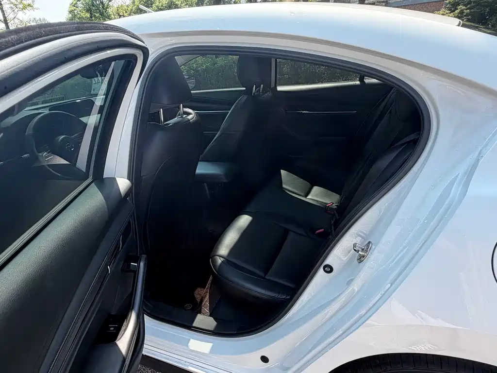 Mazda 3 Axela — миниатюра 10