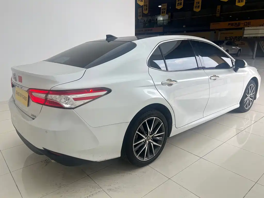 Toyota Camry — миниатюра 13