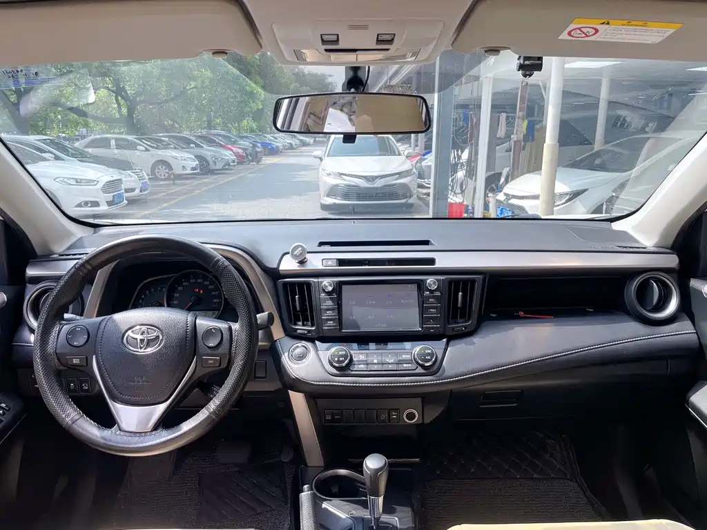 Toyota RAV4 — миниатюра 8