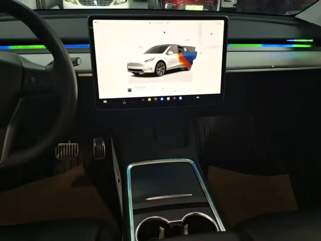 Tesla Model Y — миниатюра 13