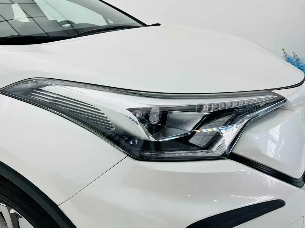 Toyota C-HR EV — миниатюра 16