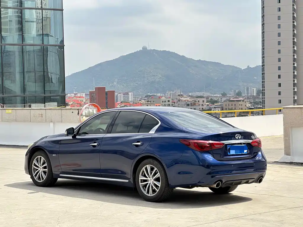 INFINITI Q50L