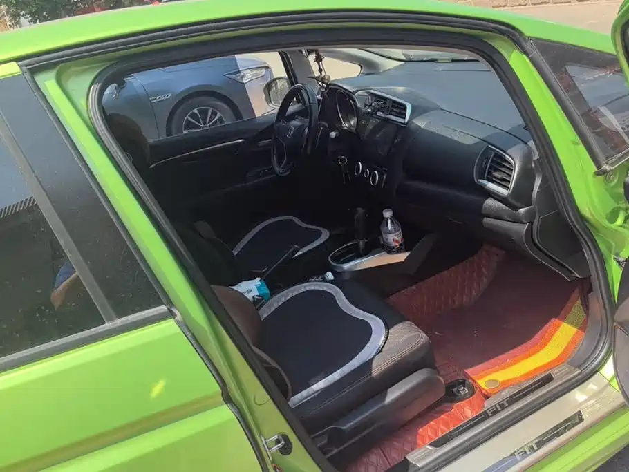 Honda Fit — миниатюра 8