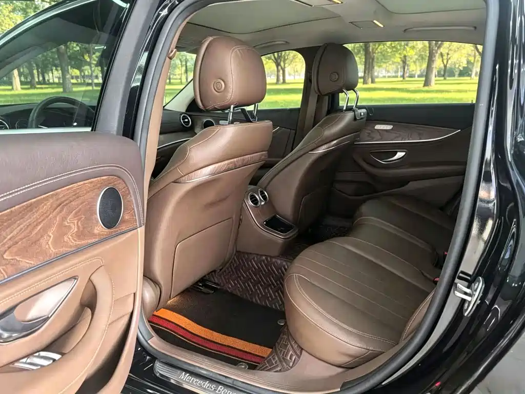 Mercedes-Benz E-Class — миниатюра 9