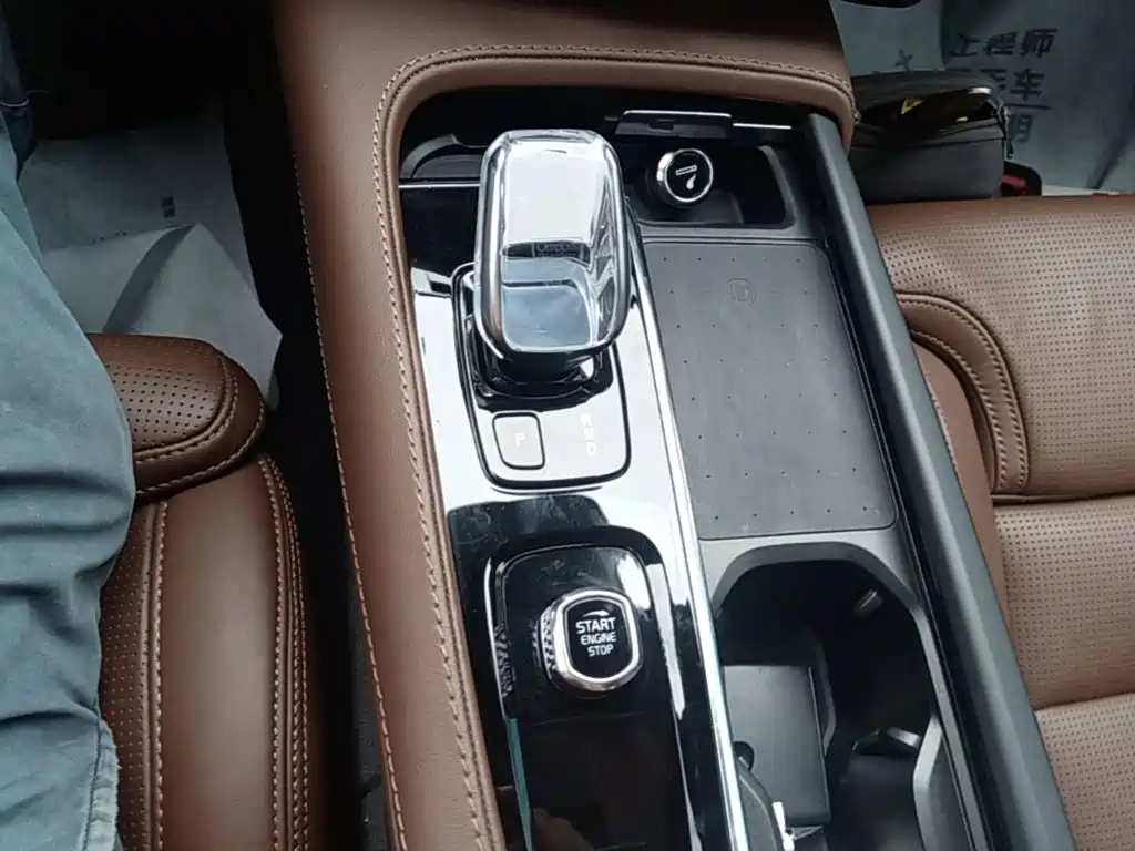 Volvo XC90 PHEV — миниатюра 14