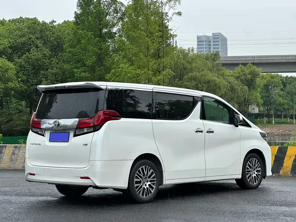 Toyota Alphard 2015 3.5L Luxury