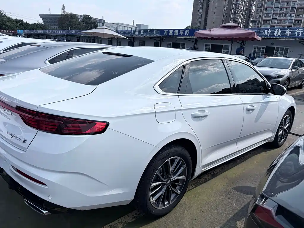 Geely Preface 2023 — фото 16