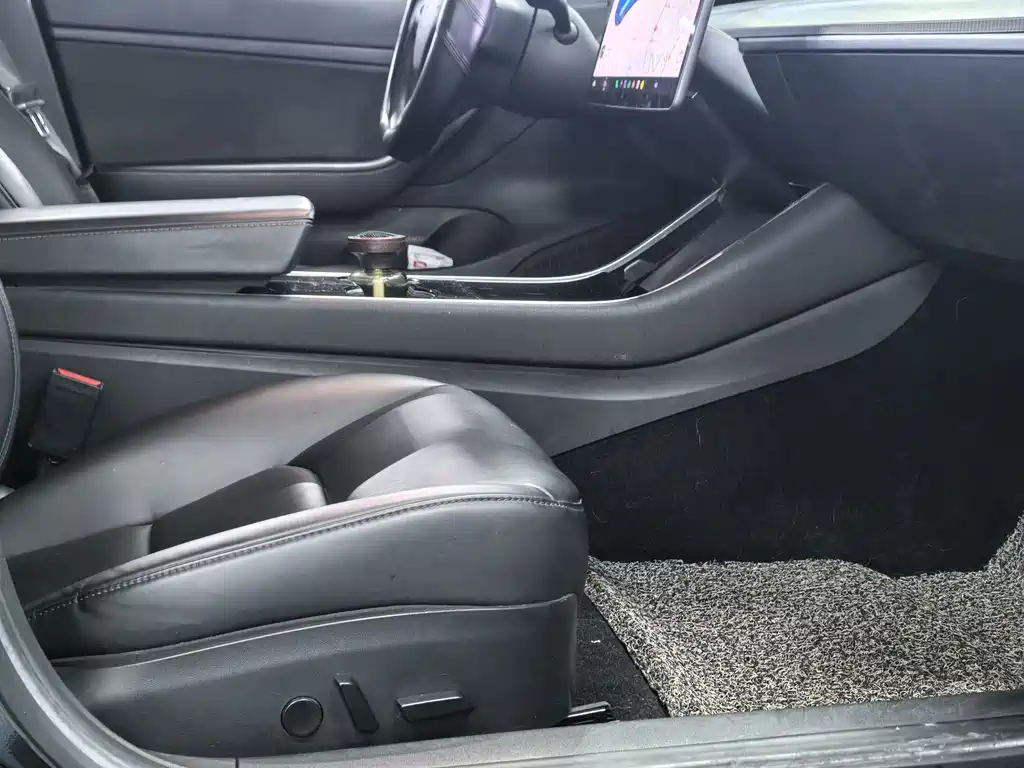 Tesla Model 3 — миниатюра 9