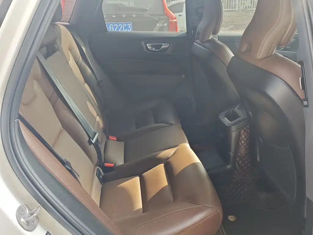 Volvo XC60 2024 T8 Luxury