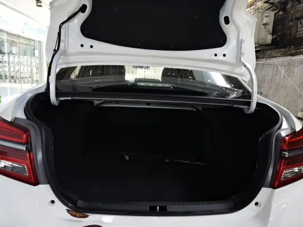 Toyota Yaris L — миниатюра 19