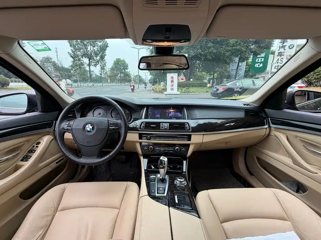 BMW 5 Series — миниатюра 13