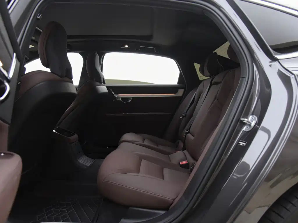 Volvo S90 PHEV — миниатюра 13