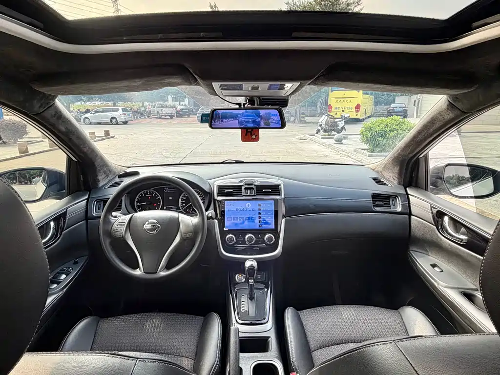Nissan Tiida — миниатюра 10