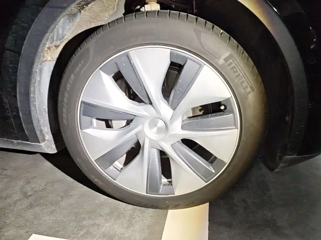 Tesla Model Y — миниатюра 25