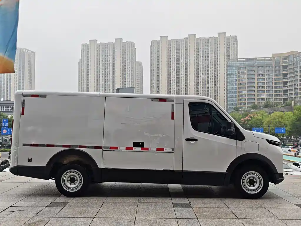 JAC Van Polo — миниатюра 10