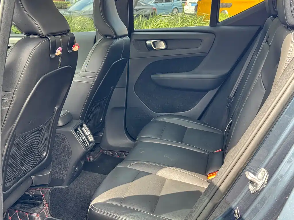 Volvo XC40 — миниатюра 11