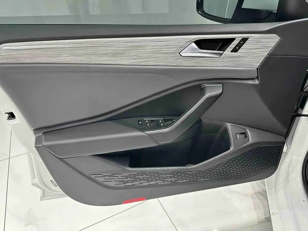 Volkswagen Sagitar — миниатюра 8