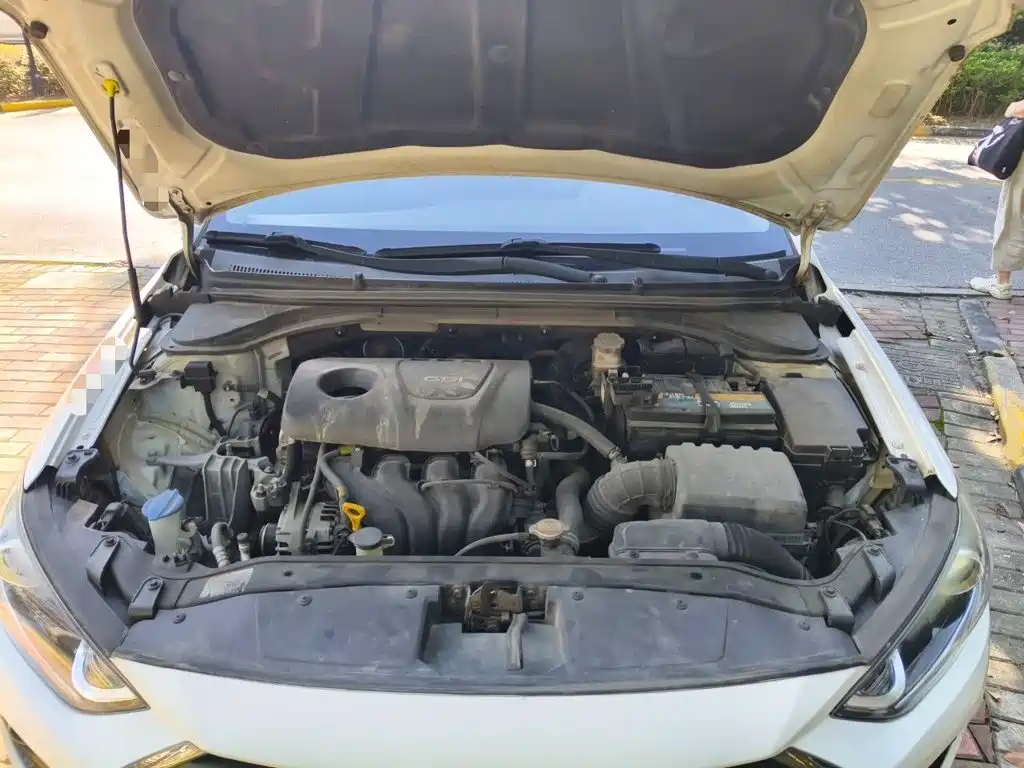 Hyundai Elantra — миниатюра 17