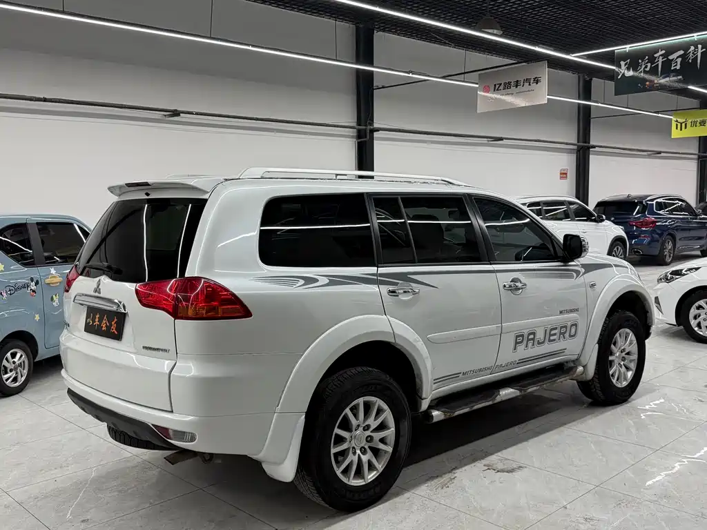 MITSUBISHI PAJERO JINCHANG