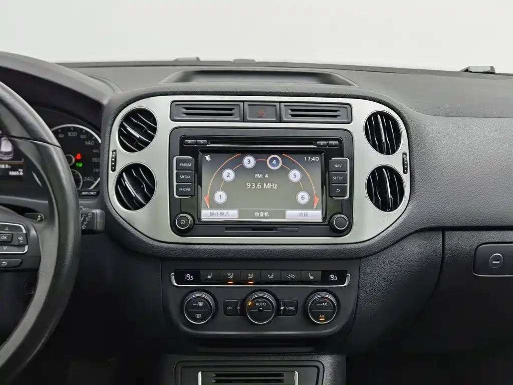 Volkswagen Tiguan — миниатюра 12