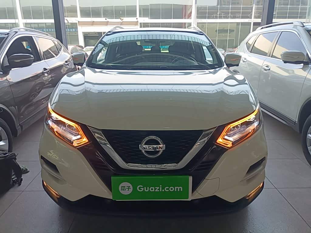 Nissan Qashqai 2.0 л 2022 г. Белый, пробег 31700 км