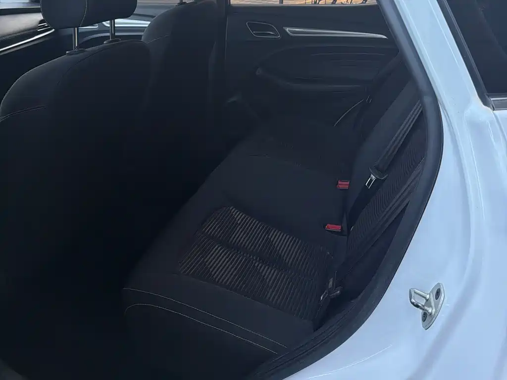 Roewe RX3 — миниатюра 9