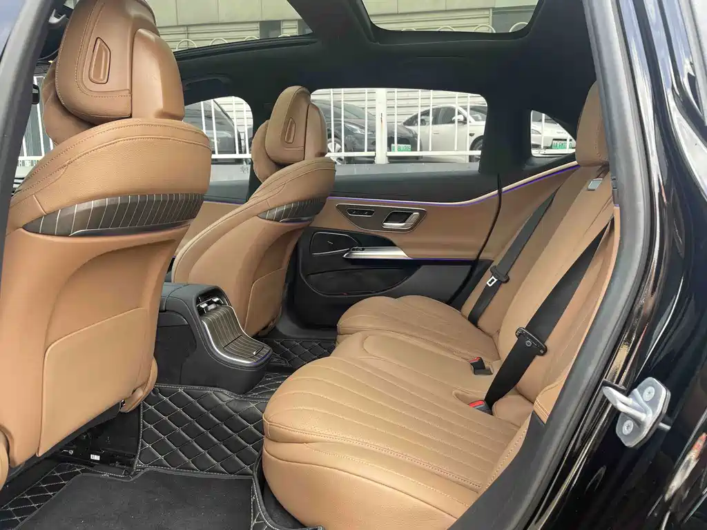 Mercedes-Benz E-Class — миниатюра 9