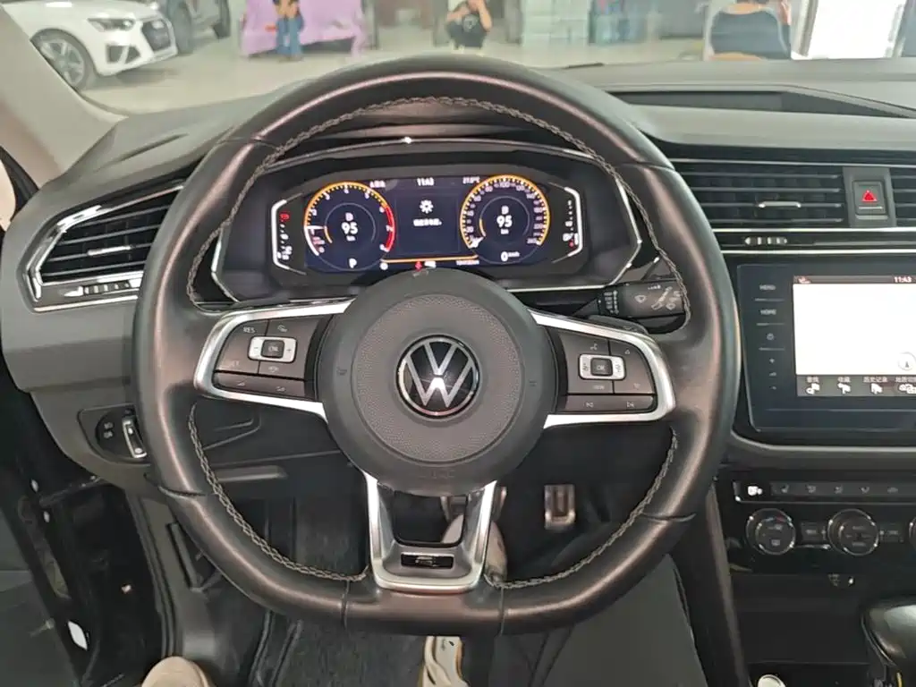 Volkswagen Tiguan L — миниатюра 11