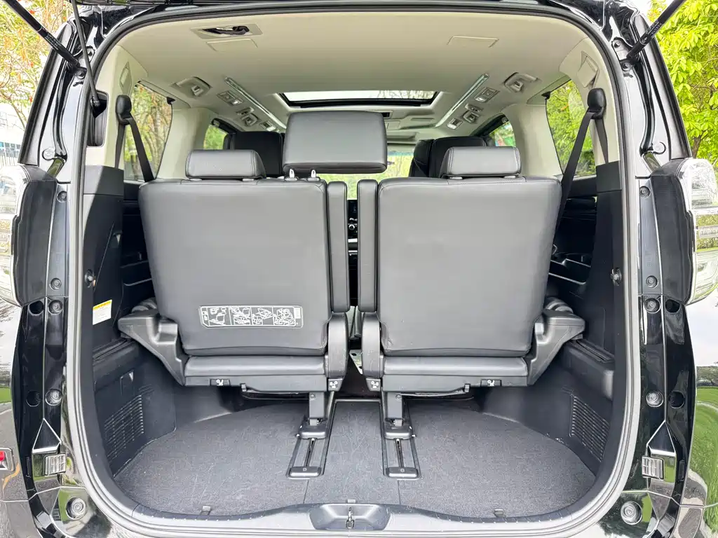 Toyota Vellfire — миниатюра 26