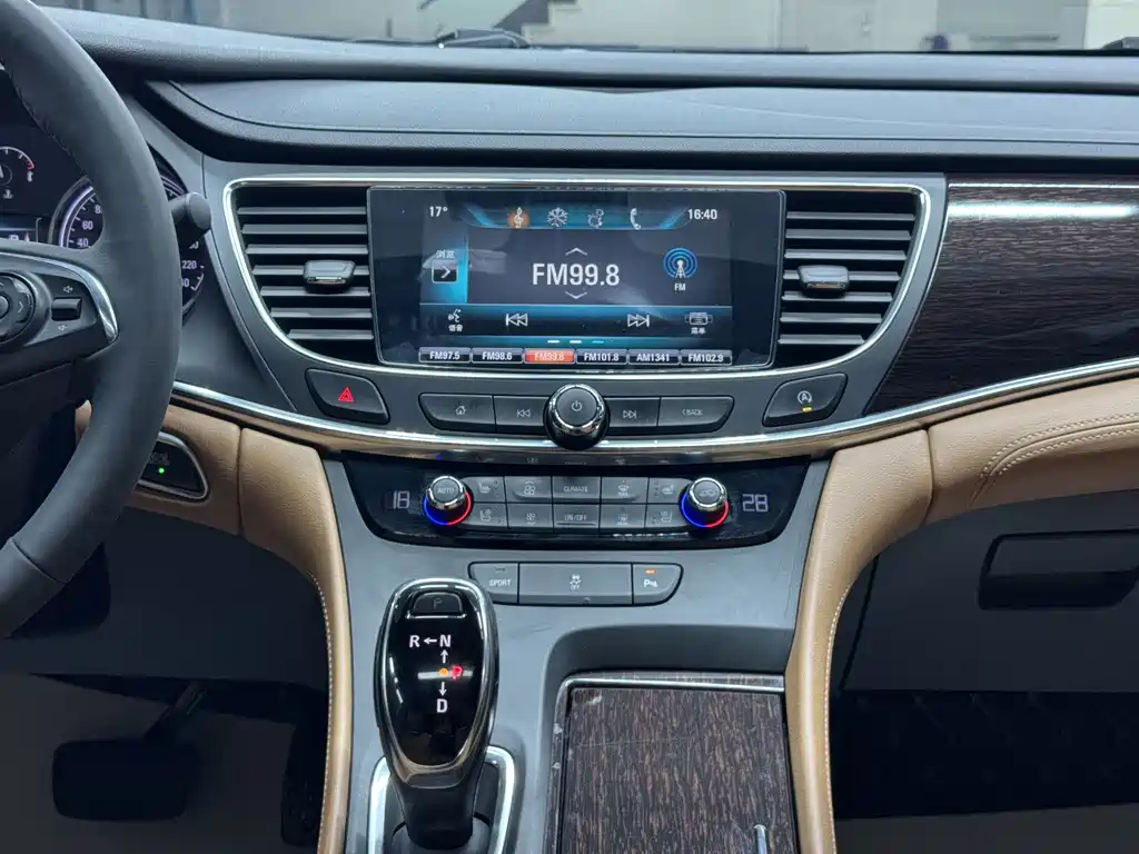 Buick LaCrosse — миниатюра 12