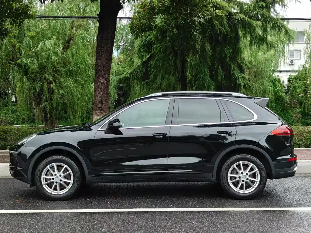 Porsche Cayenne — миниатюра 3