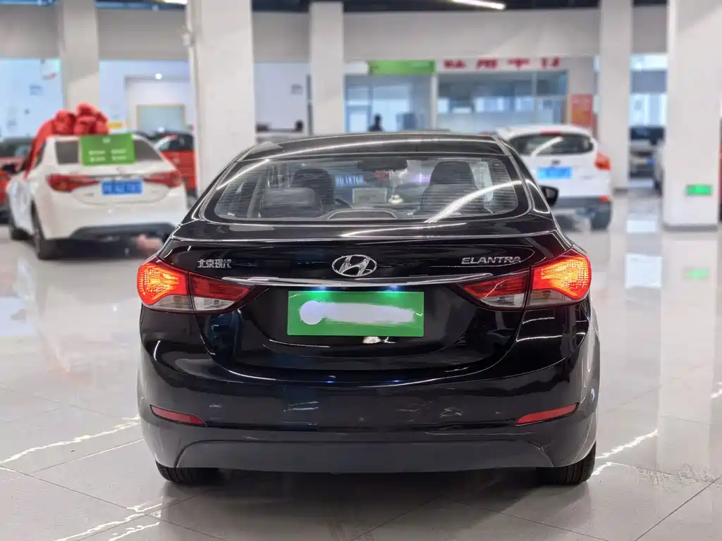 Hyundai Elantra 2016 1.6L AT Luxury