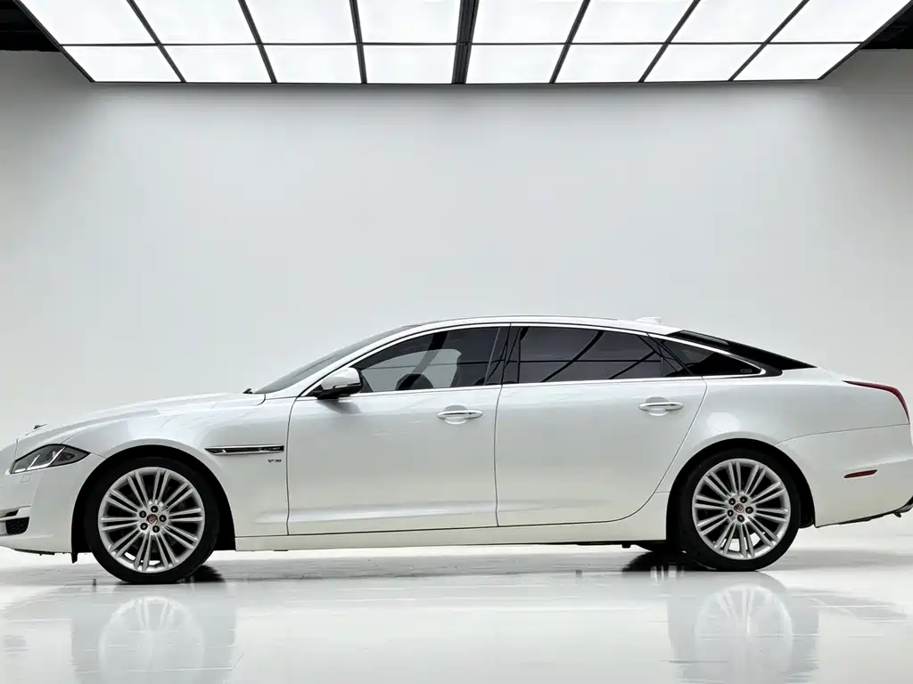 Jaguar XJ — миниатюра 3