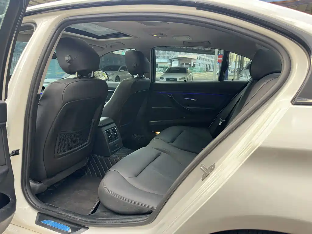BMW 3 Series — миниатюра 10