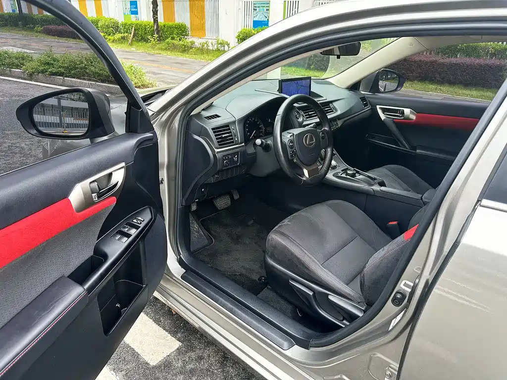 Lexus CT — миниатюра 12