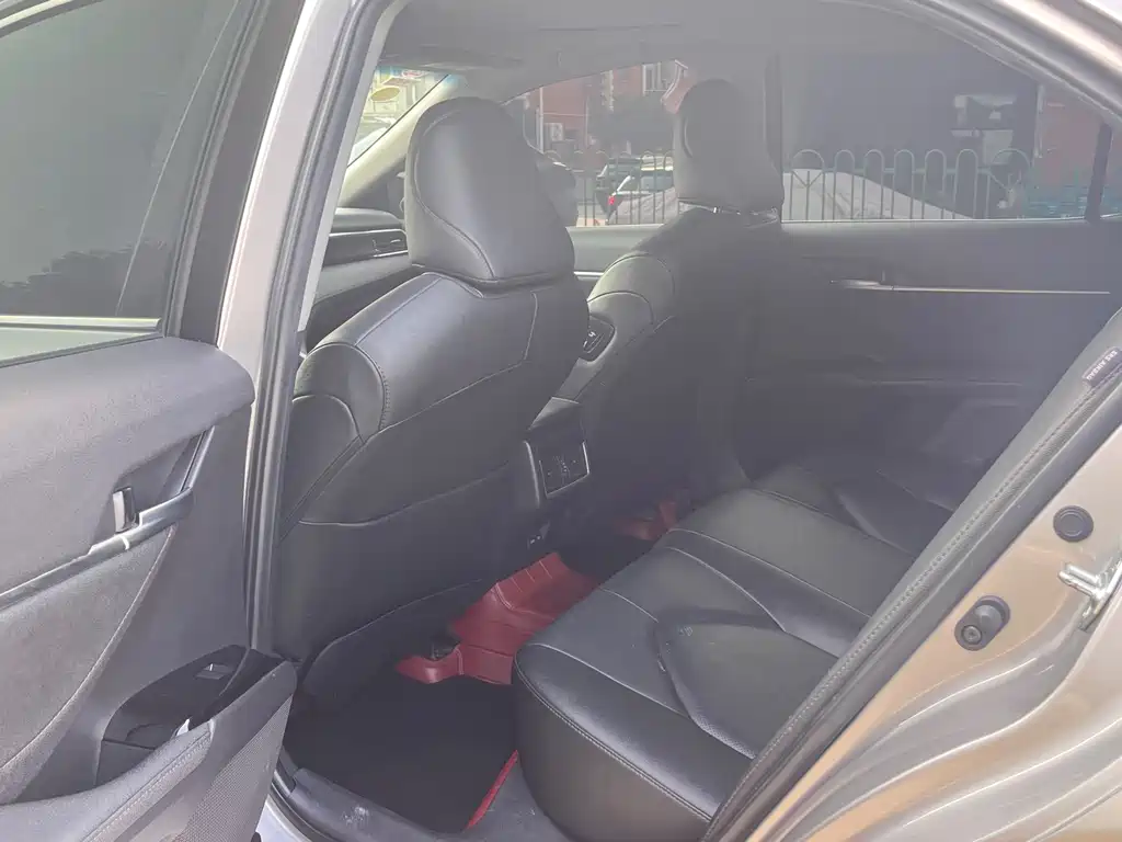 Toyota Camry 2023 2.0G Luxury