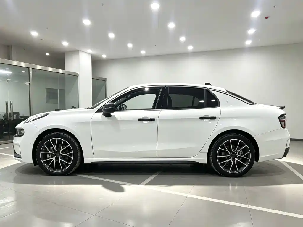 Lynk & Co 03 — миниатюра 3