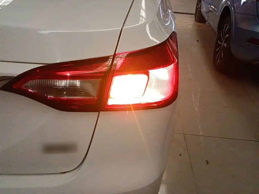 Roewe 360 — миниатюра 8