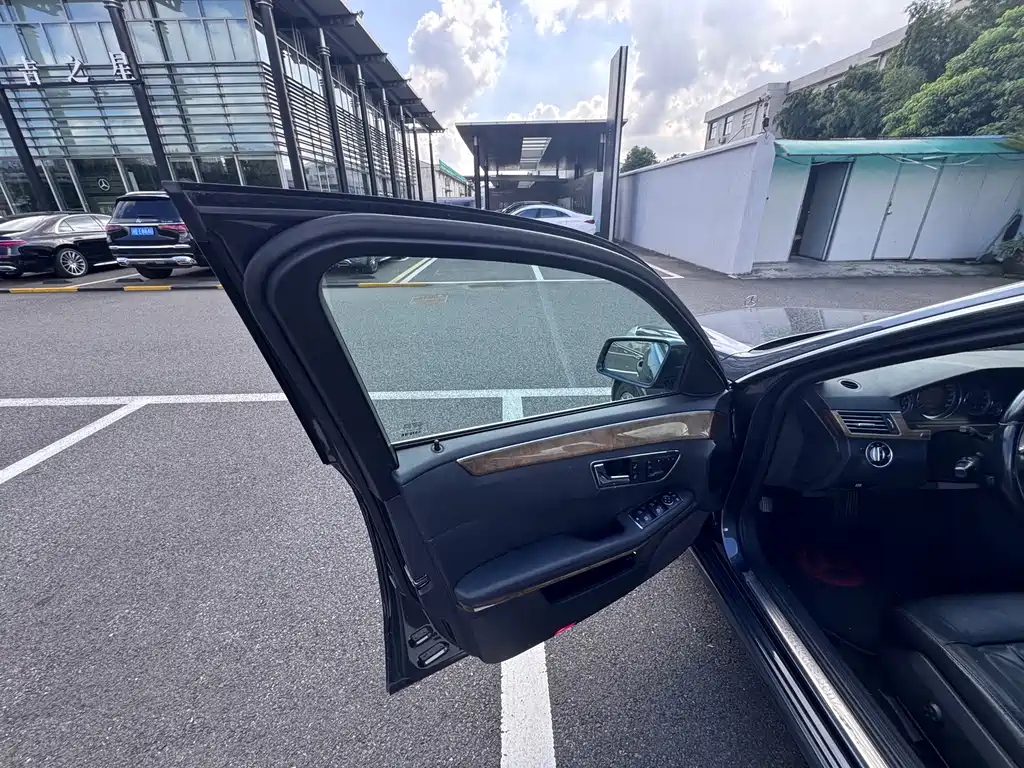 Mercedes-Benz E-Class — миниатюра 5