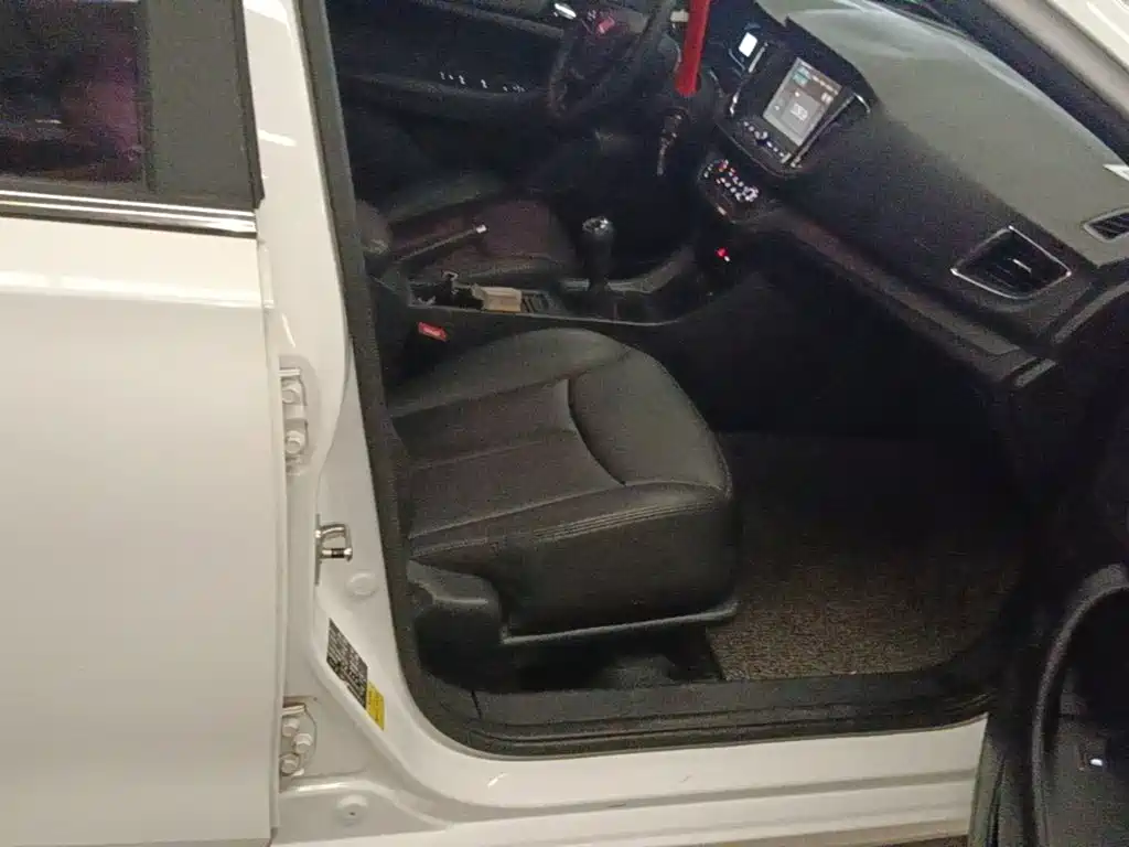 Roewe 360 — миниатюра 25