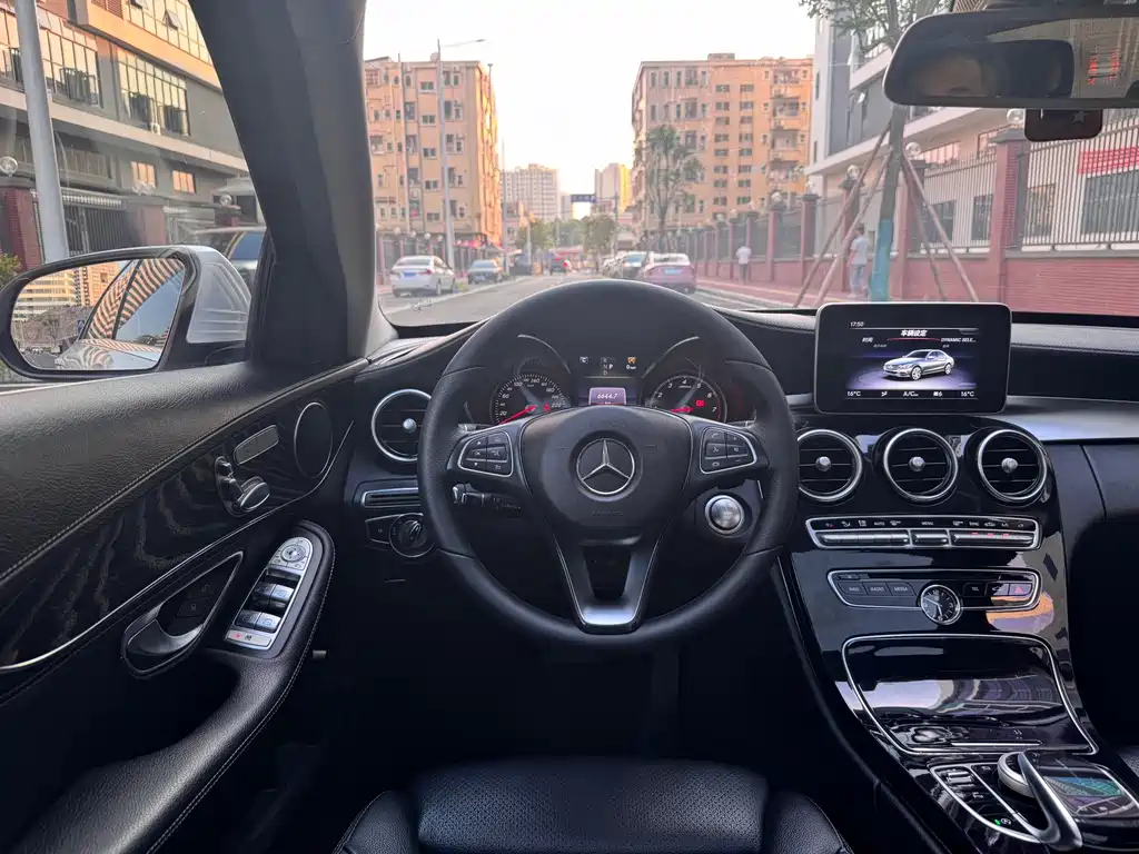 Mercedes-Benz C-Class — миниатюра 12