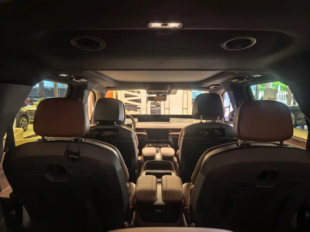 Lincoln Navigator — миниатюра 15