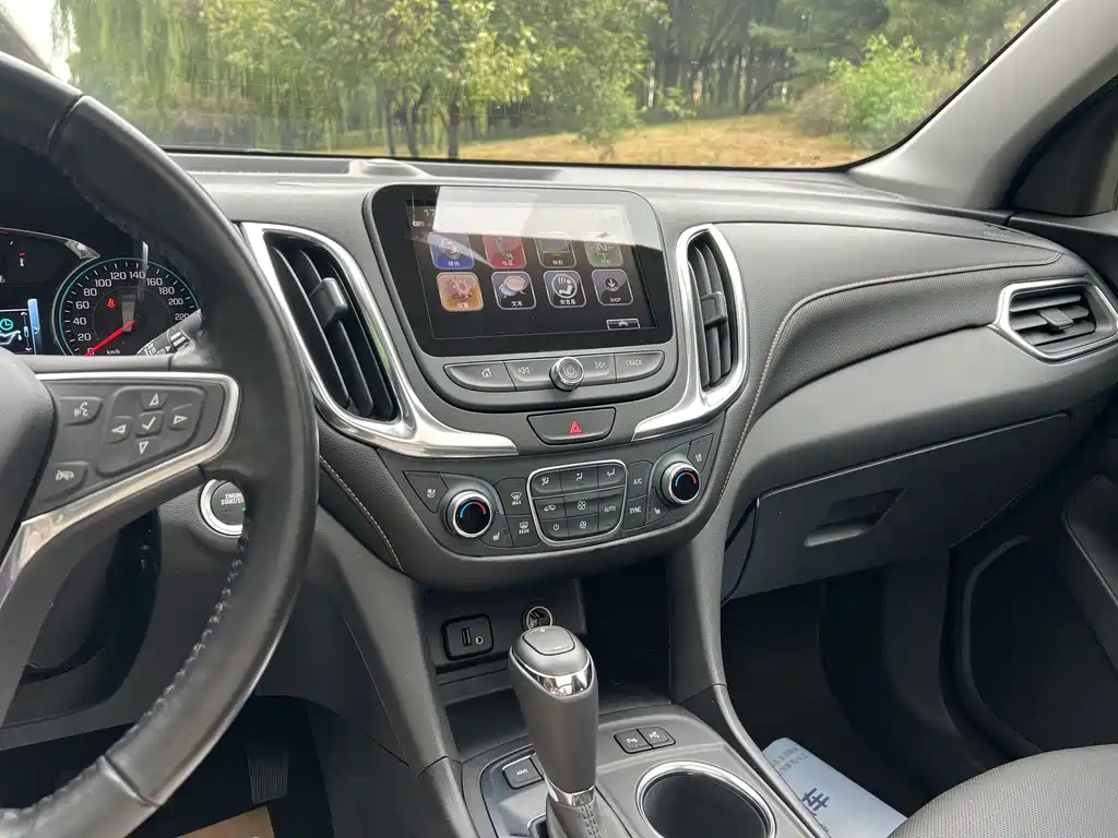 Chevrolet Equinox — миниатюра 16