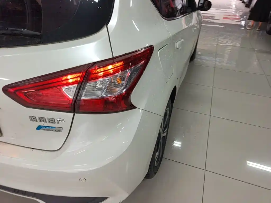 Nissan Tiida — миниатюра 8