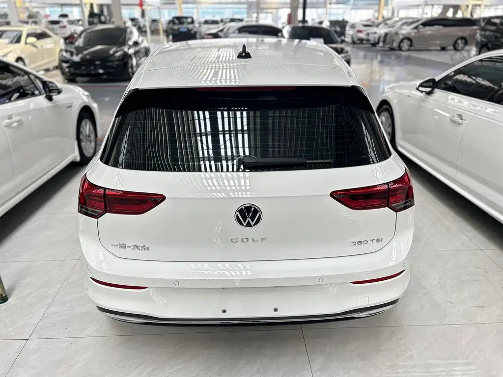 VOLKSWAGEN GOLF