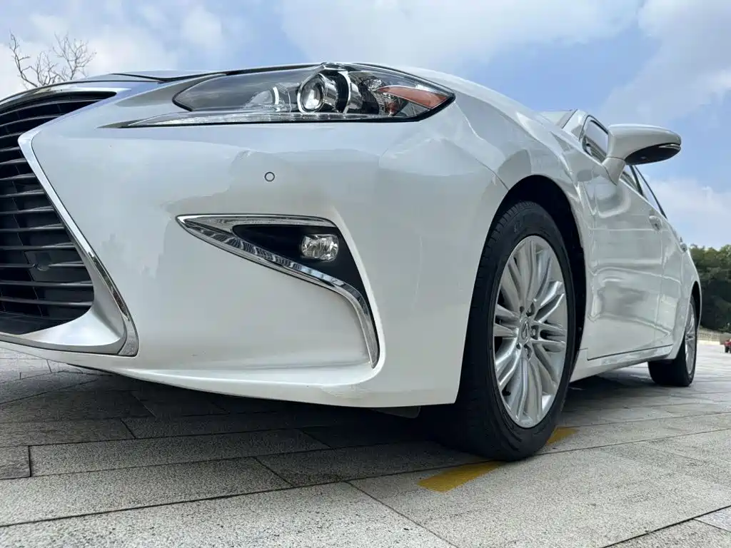 Lexus ES — миниатюра 7