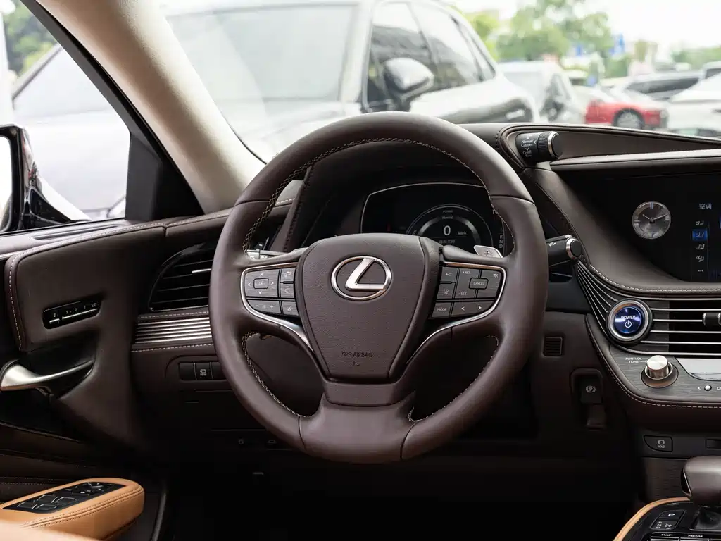 Lexus LS — миниатюра 14