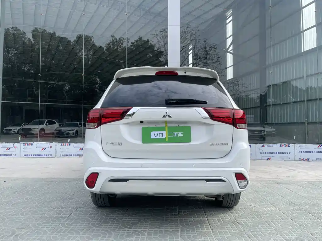 MITSUBISHI OUTLANDER