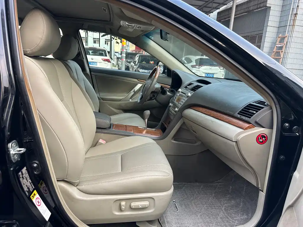 Toyota Camry — миниатюра 16
